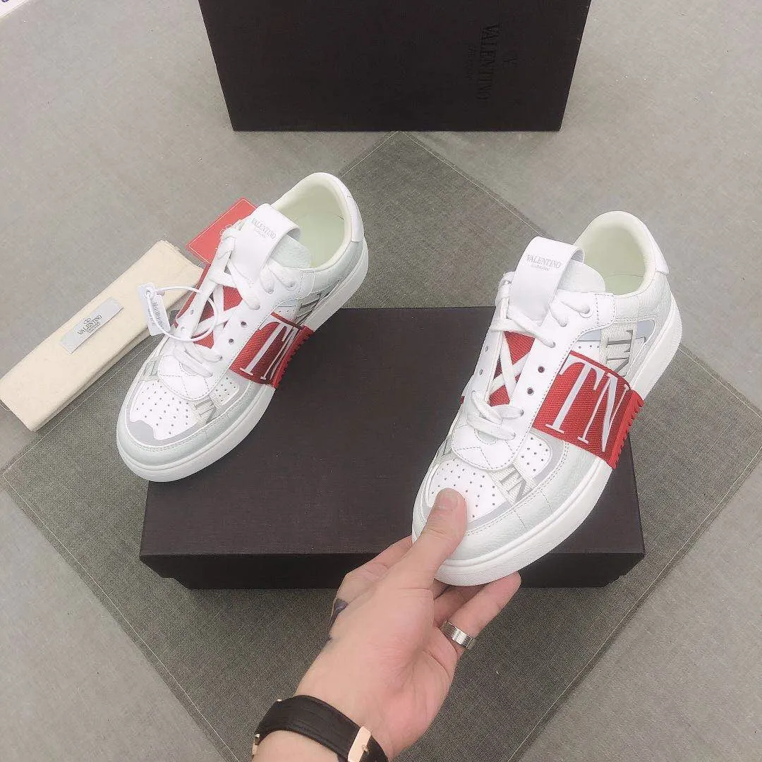 P440▫️V L7N spring and summer 🆕calf leather strap sneakers, no man should be able to refuse this style, classic color, so handsome! Purchase a high-precision replica of the original version to instantly sell off the market currency! 6 VLTN logo rubber effect straps - Valentino Garavani Logo printed on the back and tongue, all materials are customized to ensure quality! Size: 38/45 No. 018